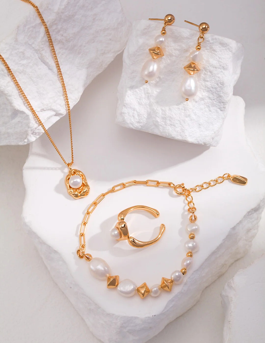 Handmade 18ct Gold Plated or Sterling Silver Dainty Freshwater Pearl Pendant Necklace